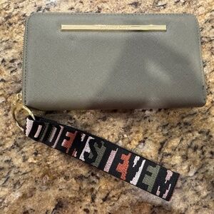Steve Madden Wristlet